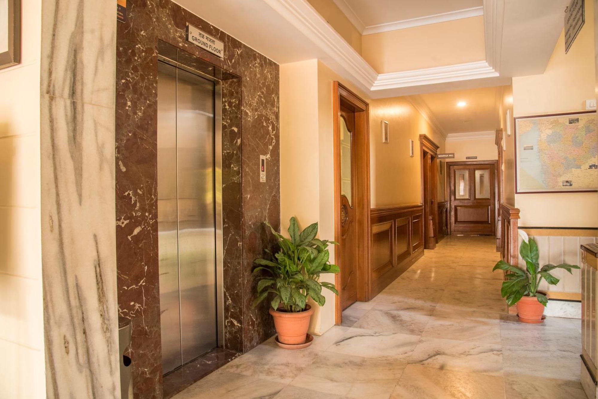 Hotel Ayodhya Kolhapur Extérieur photo