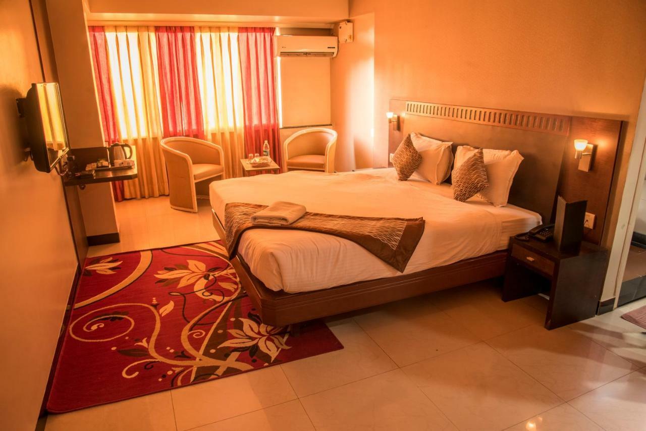 Hotel Ayodhya Kolhapur Extérieur photo