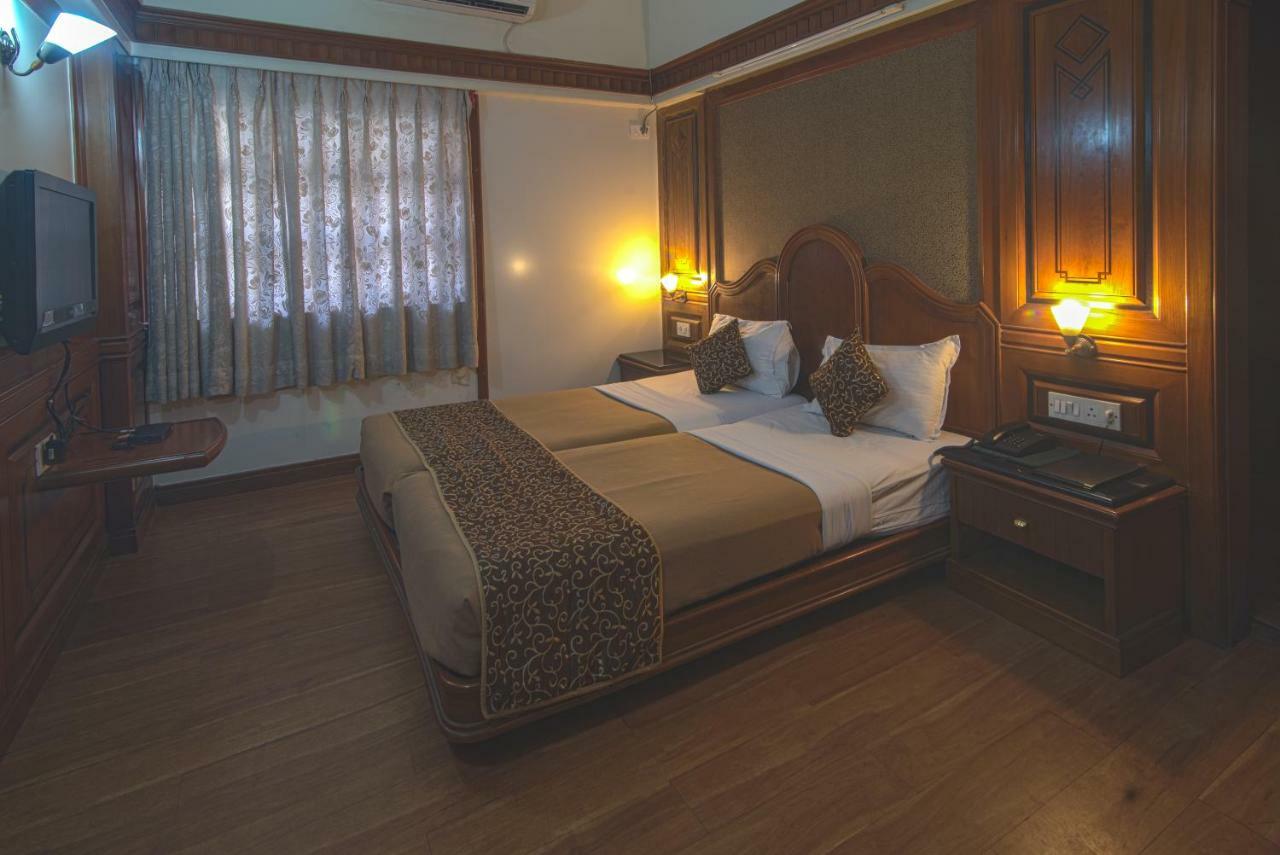 Hotel Ayodhya Kolhapur Extérieur photo
