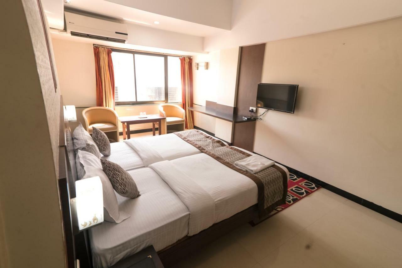 Hotel Ayodhya Kolhapur Extérieur photo