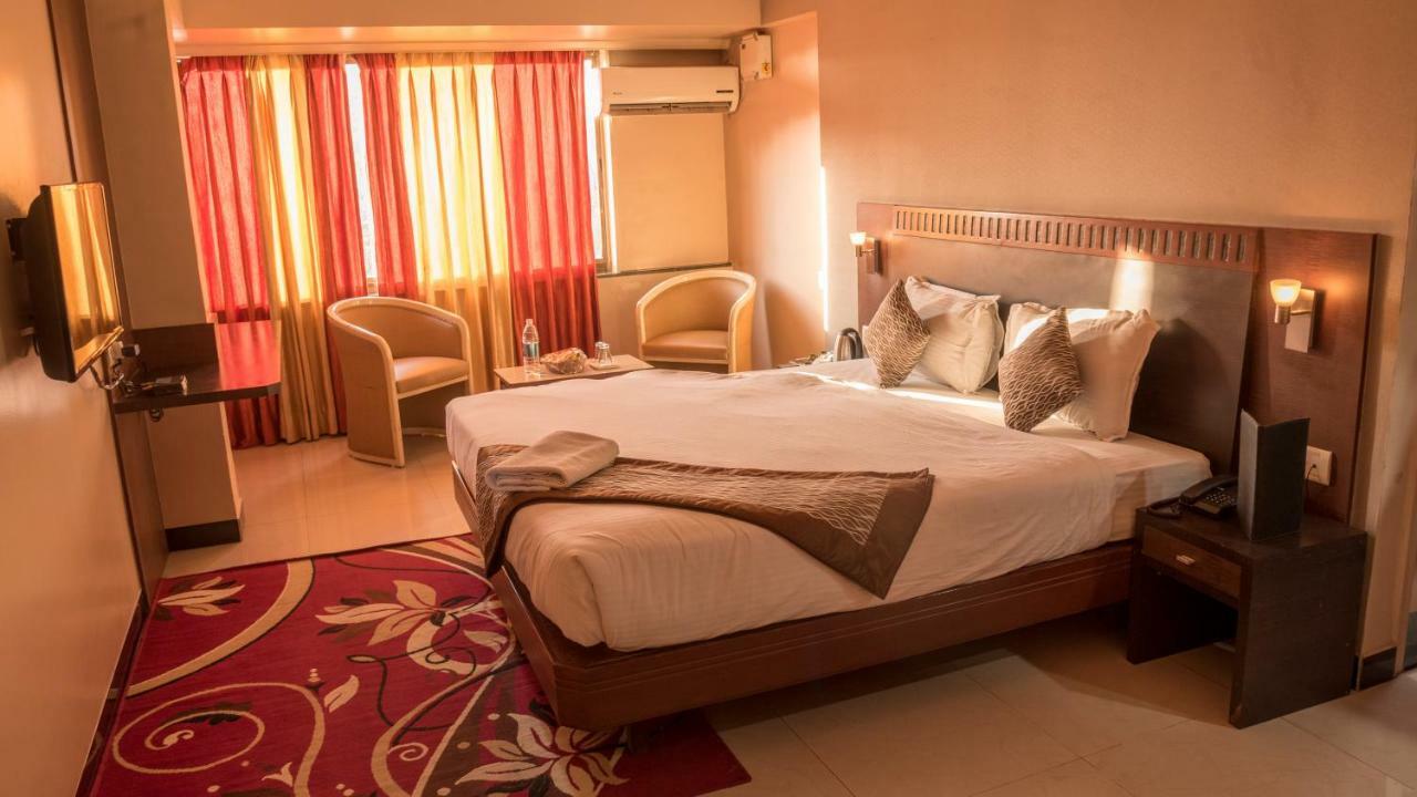 Hotel Ayodhya Kolhapur Extérieur photo
