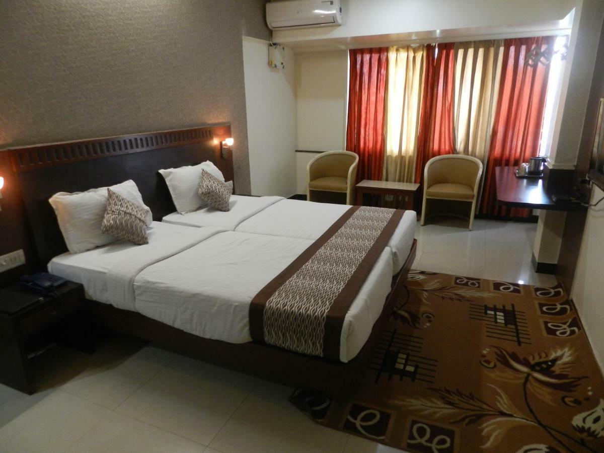 Hotel Ayodhya Kolhapur Extérieur photo