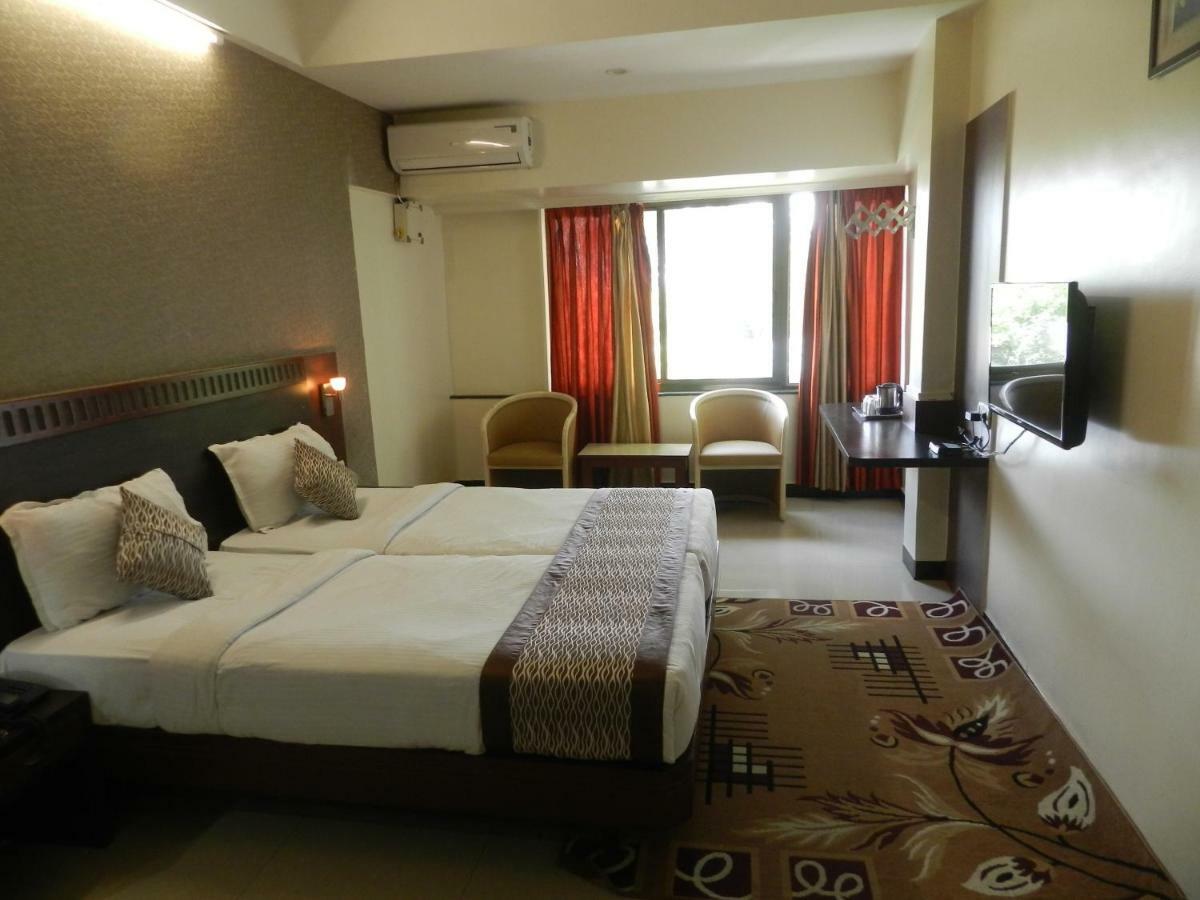 Hotel Ayodhya Kolhapur Extérieur photo