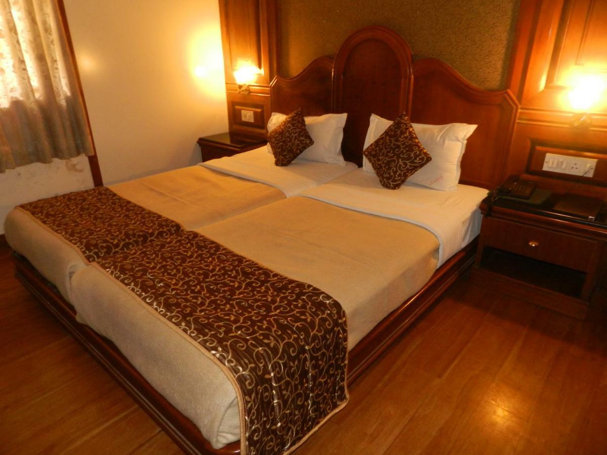 Hotel Ayodhya Kolhapur Extérieur photo